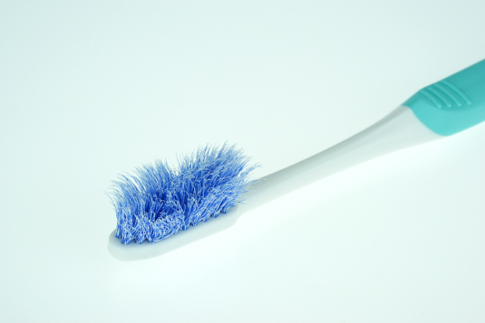 硬い歯ブラシが好き、ごしごし磨く